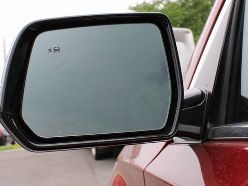 Used 2020 Chevrolet Traverse LT w/ Driver Confidence II Package image 8