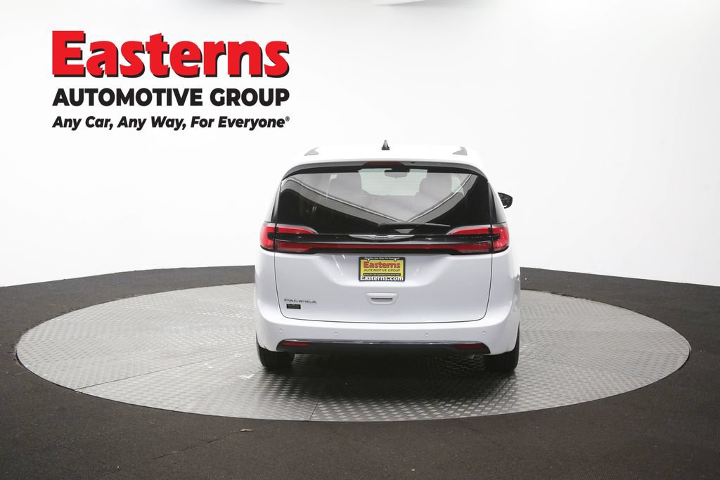 Used 2023 Chrysler Pacifica Touring-L FWD image 39
