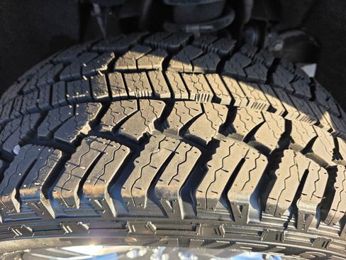 Used 2018 GMC Sierra 1500 SLT image 13