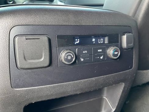Used 2015 GMC Yukon XL SLT AWD/4WD image 24
