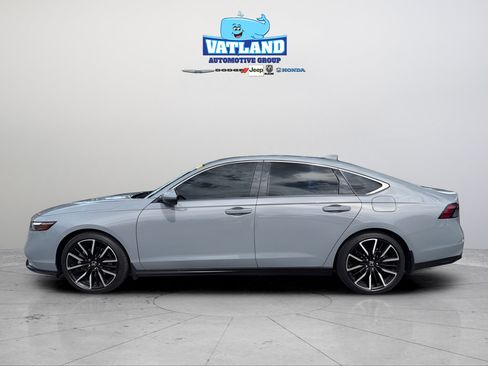 Used 2024 Honda Accord Touring image 2