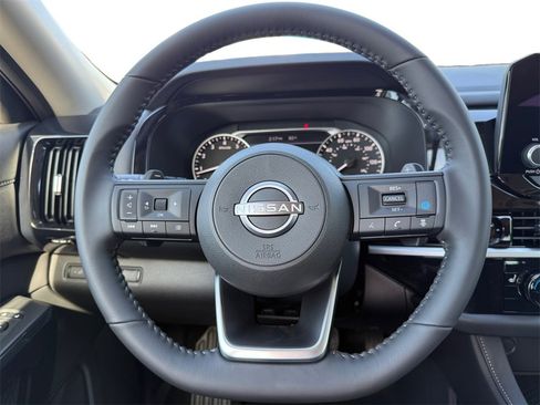 New 2025 Nissan Pathfinder SV image 12