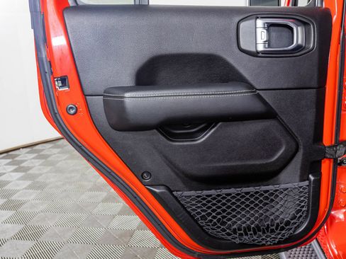 Used 2019 Jeep Wrangler Unlimited Sahara AWD/4WD image 37