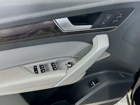 Used 2020 Audi Q5 Prestige w/ Prestige Package image 21