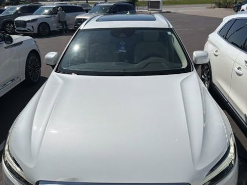 Used 2021 Volvo XC60 T5 Momentum w/ Climate Package FWD image 6