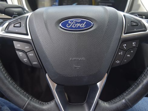 Used 2017 Ford Fusion SE w/ Fusion SE Technology Package AWD/4WD image 13