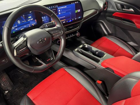 Used 2025 Chevrolet Equinox EV RS FWD image 9
