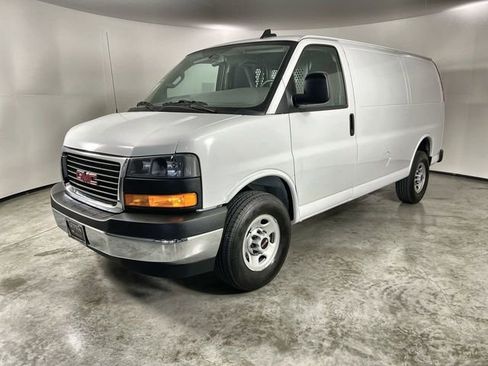 Used 2024 GMC Savana 2500 w/ Driver Convenience Package image 4