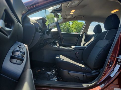 Certified 2025 Nissan Sentra SV FWD image 14