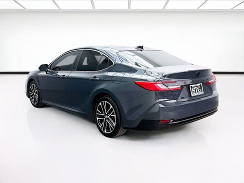 Used 2025 Toyota Camry XLE FWD image 6