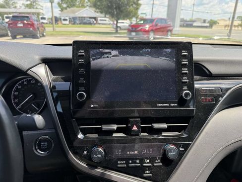 Used 2024 Toyota Camry SE w/ Cold Weather Package FWD image 17