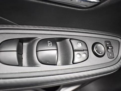 Used 2025 Nissan Versa SV image 20