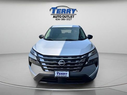 Used 2024 Nissan Rogue S FWD image 3