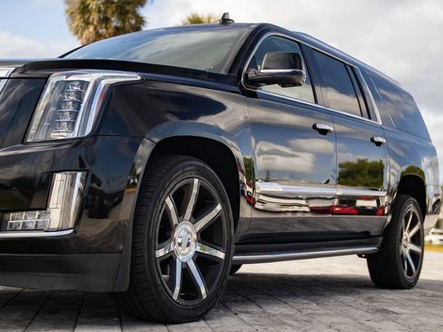Used 2016 Cadillac Escalade ESV Luxury AWD/4WD image 9