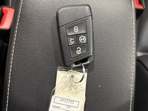 Certified 2022 Volkswagen Tiguan SE R-Line image 34