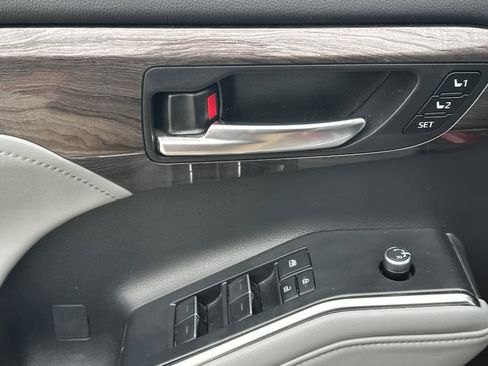 Used 2022 Toyota Highlander Platinum image 13