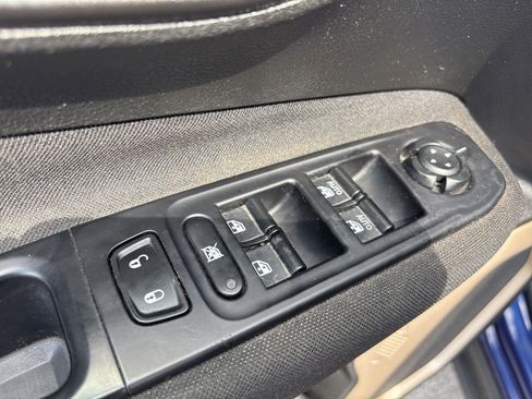 Used 2017 Jeep Renegade Latitude w/ Cold Weather Group image 18