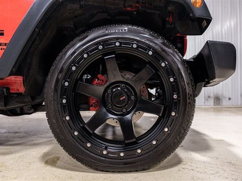 Used 2015 Jeep Wrangler Unlimited Sport w/ Connectivity Group AWD/4WD image 29