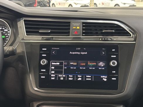 Used 2019 Volkswagen Tiguan SE w/ Panoramic Sunroof Package AWD/4WD image 30
