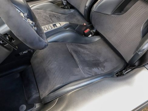 Used 2017 Ford GT RWD image 92