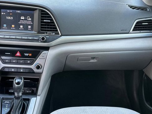 Used 2017 Hyundai Elantra SE image 28
