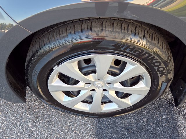 Used 2025 Toyota Corolla LE FWD image 4