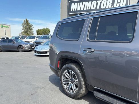 Used 2023 Jeep Wagoneer 4WD w/ Premium Group I image 3