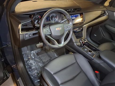 Certified 2025 Cadillac XT6 Luxury image 3