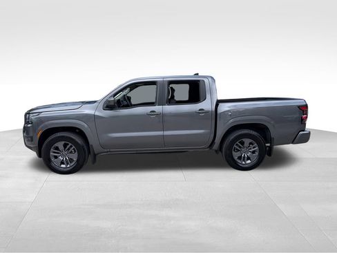 Used 2025 Nissan Frontier SV RWD image 4