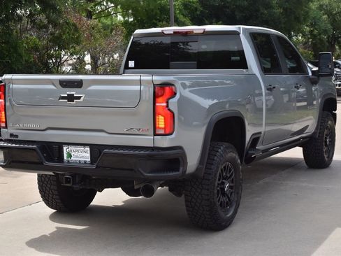 Used 2026 Chevrolet Silverado 2500 ZR2 AWD/4WD image 8