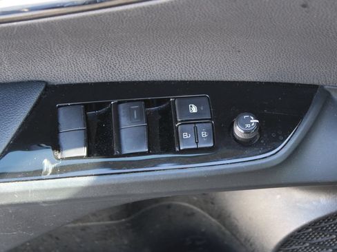 Used 2022 Toyota Prius Prime Limited FWD image 28