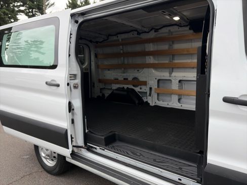 Used 2024 Ford Transit 250 Low Roof AWD w/ Exterior Upgrade Package image 11