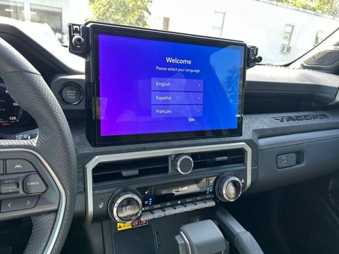 Used 2025 Toyota Tacoma Limited AWD/4WD image 29