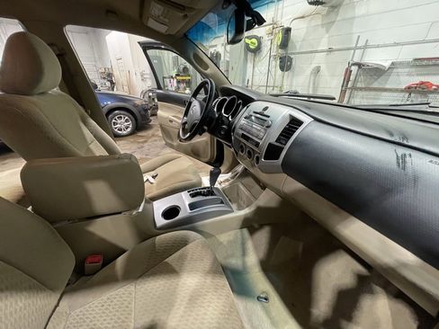 Used 2010 Toyota Tacoma Base image 18
