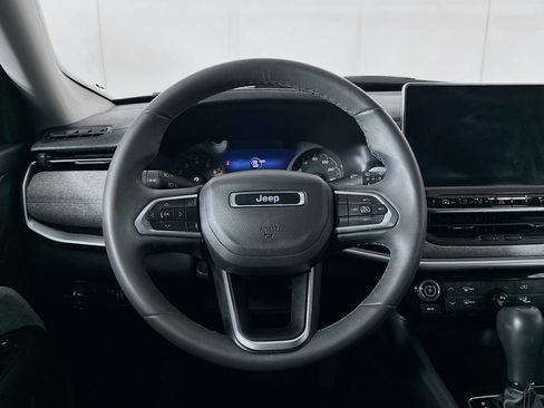 Used 2022 Jeep Compass Latitude AWD/4WD image 17