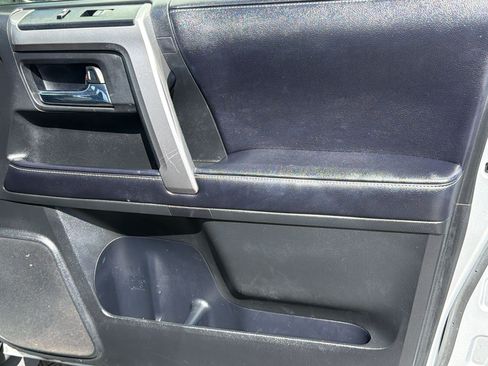 Used 2018 Toyota 4Runner SR5 RWD image 33