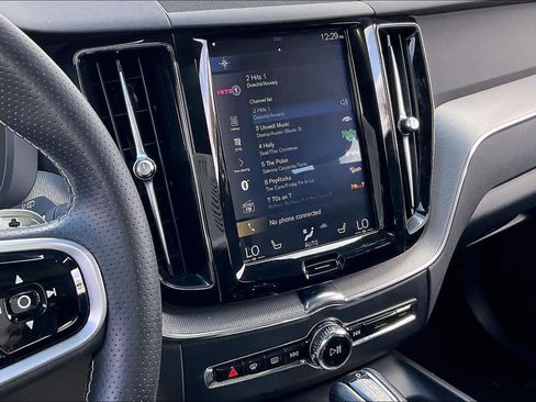 Used 2018 Volvo XC60 T5 R-Design w/ Convenience Package image 5