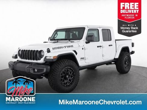 Used 2025 Jeep Gladiator Sport AWD/4WD image 1