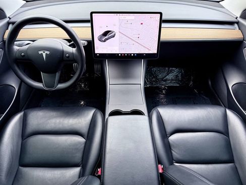 Used 2020 Tesla Model 3 Performance image 9