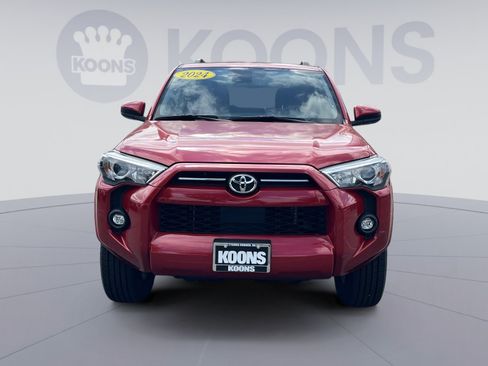 Used 2024 Toyota 4Runner SR5 AWD/4WD image 4