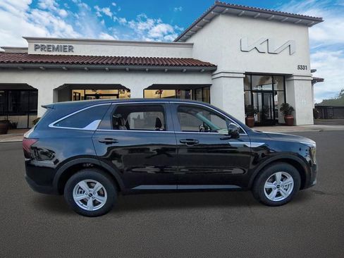 New 2026 Kia Sorento LX image 8