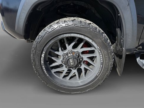 Used 2021 Toyota Tacoma TRD Off-Road w/ Technology Package AWD/4WD image 9