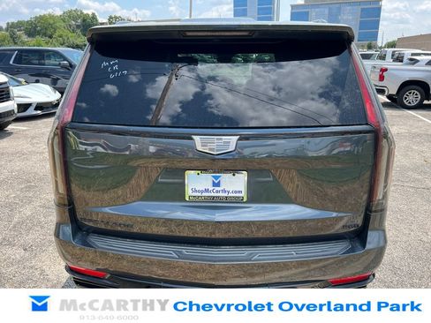 Used 2021 Cadillac Escalade Sport w/ Driver Assist Tech Package AWD/4WD image 4