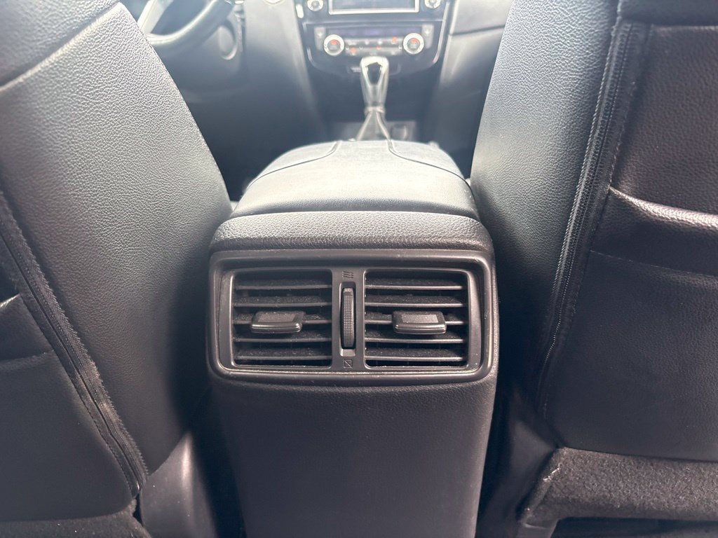 Used 2018 Nissan Rogue SL FWD image 32