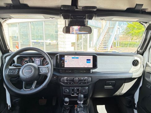 Used 2025 Jeep Wrangler Unlimited Sport AWD/4WD image 32