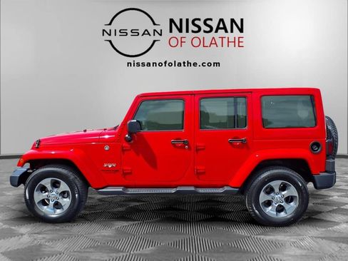 Used 2018 Jeep Wrangler Unlimited Sahara AWD/4WD image 18