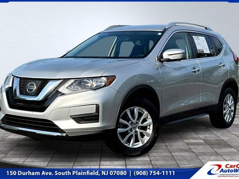 Used 2017 Nissan Rogue SV w/ SV Premium Package AWD/4WD image 1