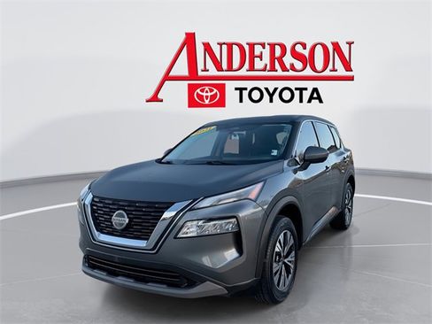 Used 2021 Nissan Rogue SV image 1