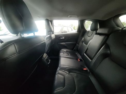 Used 2020 Jeep Cherokee Limited AWD/4WD image 4
