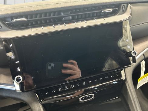 Used 2025 RAM 1500 Lone Star image 13